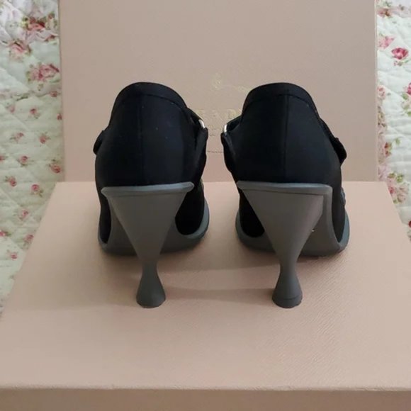 Prada Blue and White Designer Heels - Picture 8 of 12